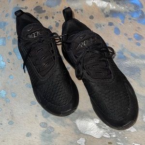 💀 Like NEW NIKE AIR 270 💀